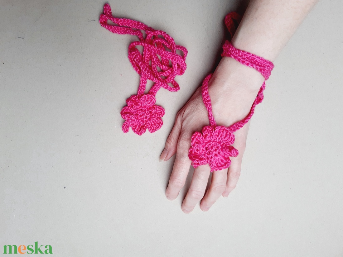 horgolt kézdísz, babalábdísz - esküvő - meghívó & kártya - koszorúslány felkérő - Meska.hu