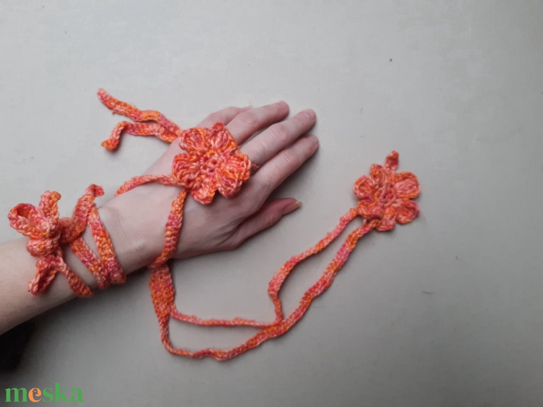 Kézzel horgolt babalábdísz, kézdísz - baba - mama - babafotózás - szett újszülött fotózásra - Meska.hu