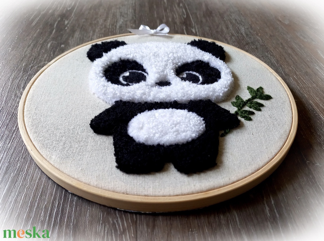 Pandamaci fonal falikép gyerekszobába - otthon & életmód - babaszoba, gyerekszoba - babaszoba dekoráció - Meska.hu Pandamaci fonal falikép gyerekszobába - otthon & életmód - babaszoba, gyerekszoba - babaszoba dekoráció - Meska.hu