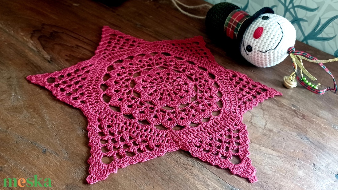 Bordó horgolt karácsonyi csillag - otthon & életmód - dekoráció - asztal és polc dekoráció - horgolt & csipketerítő - Meska.hu