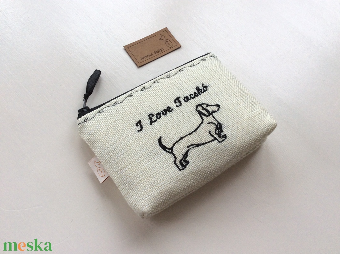 I Love Tacskó - hímzett irattartó pénztárca, natúr színben - Artiroka design - táska & tok - pénztárca & más tok - kártyatartó & irattartó - Meska.hu I Love Tacskó - hímzett irattartó pénztárca, natúr színben - Artiroka design - táska & tok - pénztárca & más tok - kártyatartó & irattartó - Meska.hu