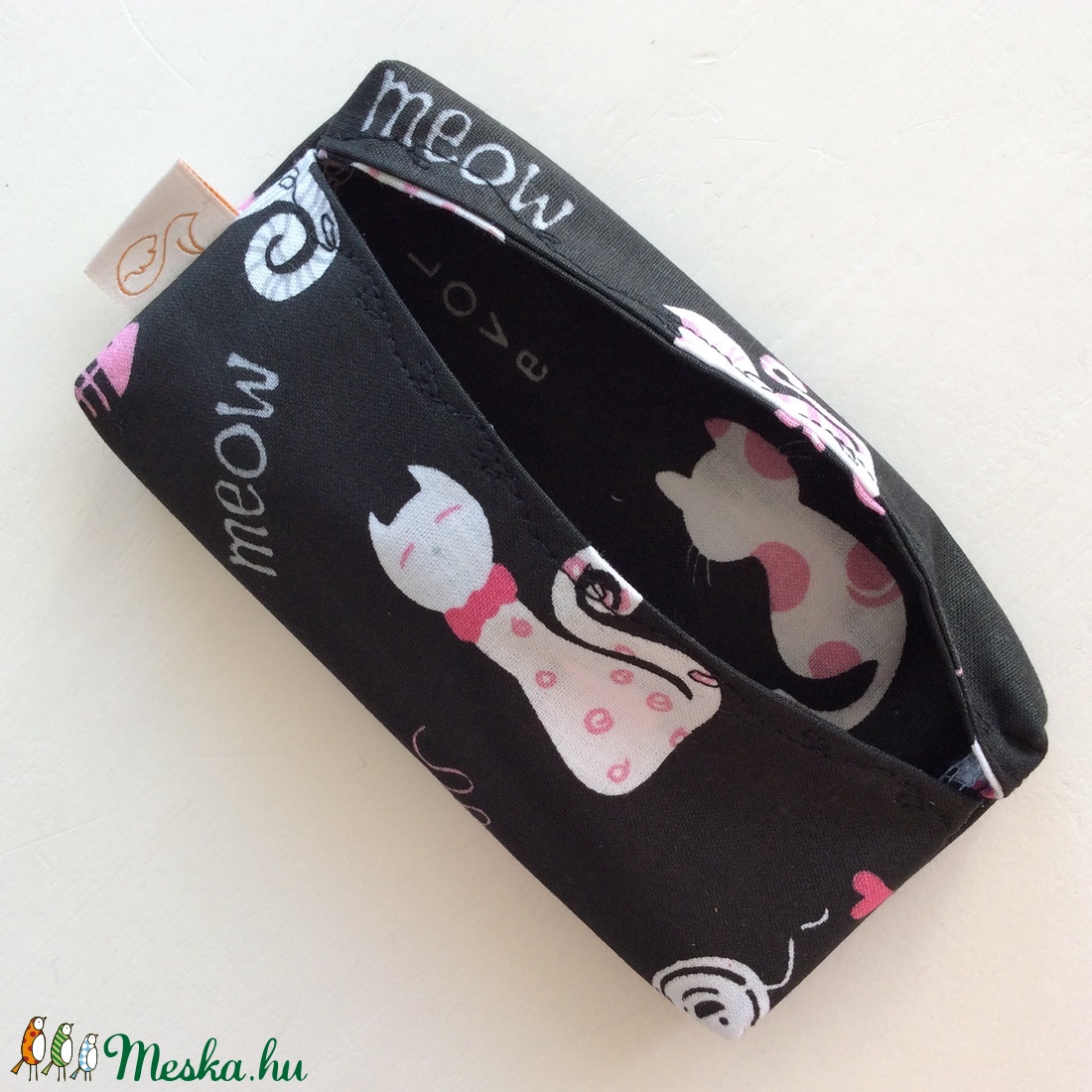 Fekete cica mintás bélelt papírzsebkendő tartó - Artiroka design - - Meska.hu Fekete cica mintás bélelt papírzsebkendő tartó - Artiroka design - - Meska.hu