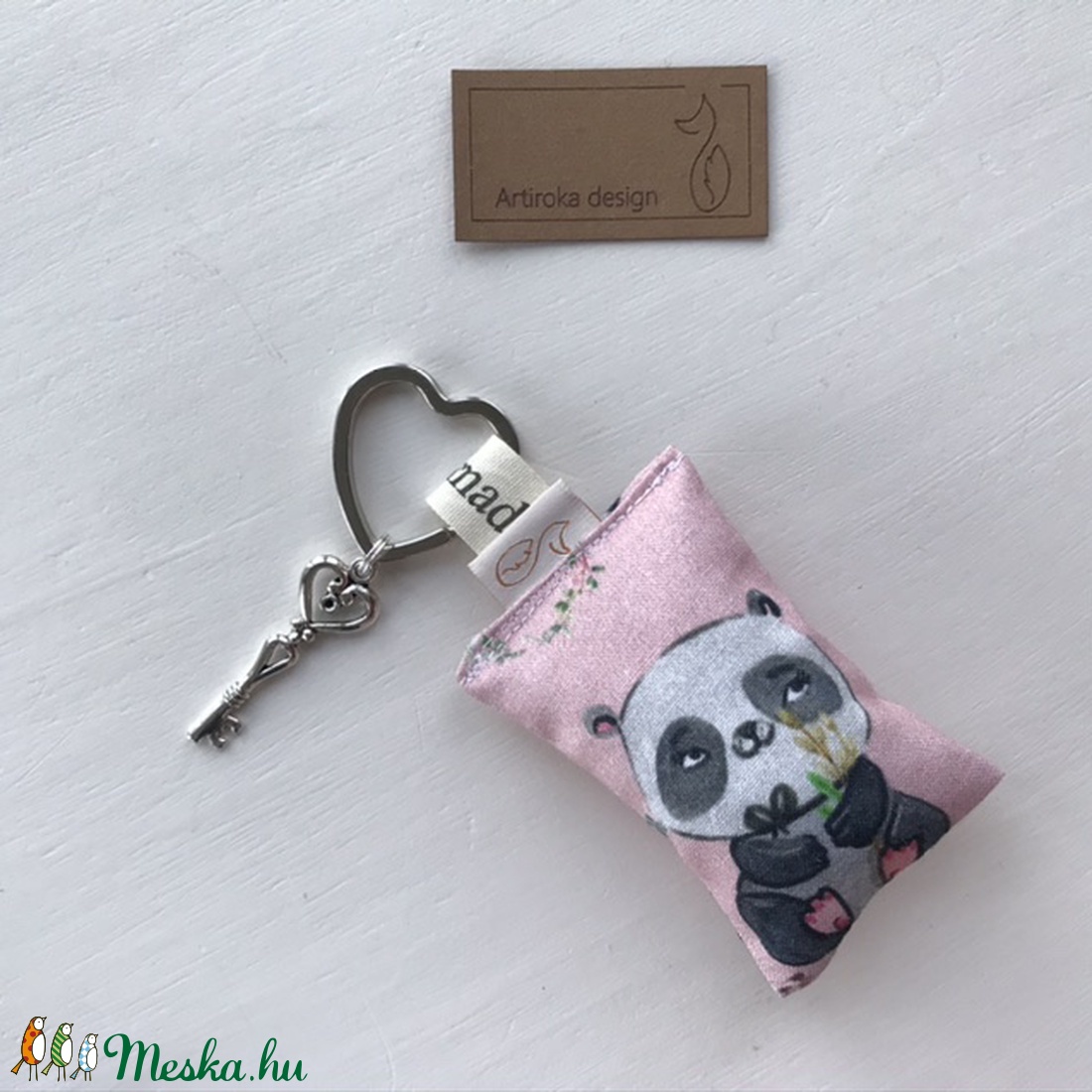 Panda maci mintás, szív alakú kulcstartón, vintage kulcs dísszel - Anyák napja - Artiroka design - táska & tok - kulcstartó & táskadísz - kulcstartó - Meska.hu Panda maci mintás, szív alakú kulcstartón, vintage kulcs dísszel - Anyák napja - Artiroka design - táska & tok - kulcstartó & táskadísz - kulcstartó - Meska.hu