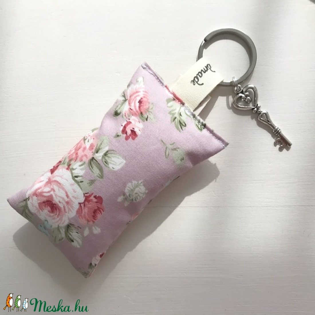 Angol rózsa mintás prémium pamut, púder színű kulcstartó- Artiroka design - táska & tok - kulcstartó & táskadísz - kulcstartó - Meska.hu Angol rózsa mintás prémium pamut, púder színű kulcstartó- Artiroka design - táska & tok - kulcstartó & táskadísz - kulcstartó - Meska.hu