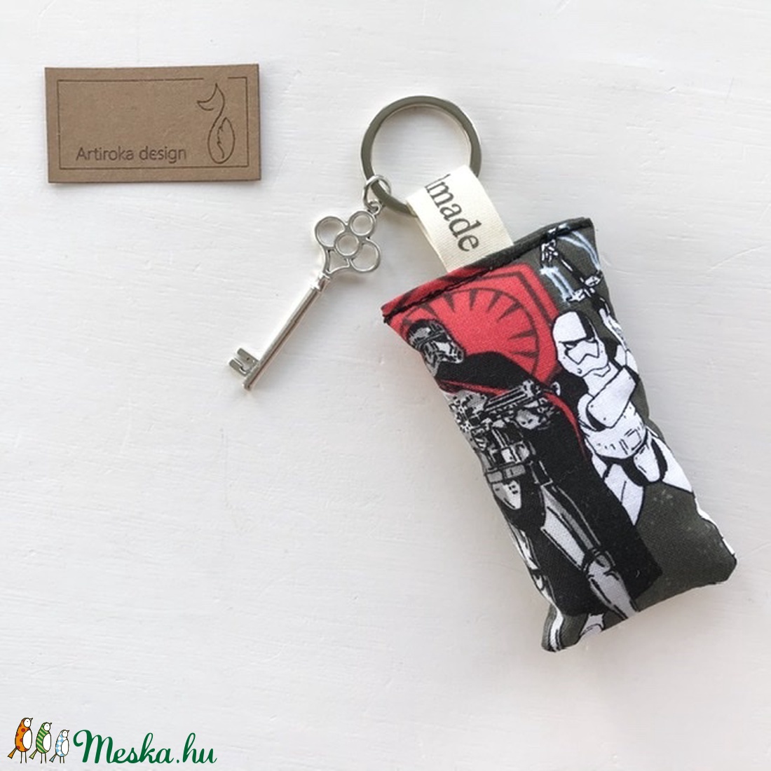 Star Wars mintás kulcstartó vintage kulccsal - Artiroka design - - Meska.hu Star Wars mintás kulcstartó vintage kulccsal - Artiroka design - - Meska.hu