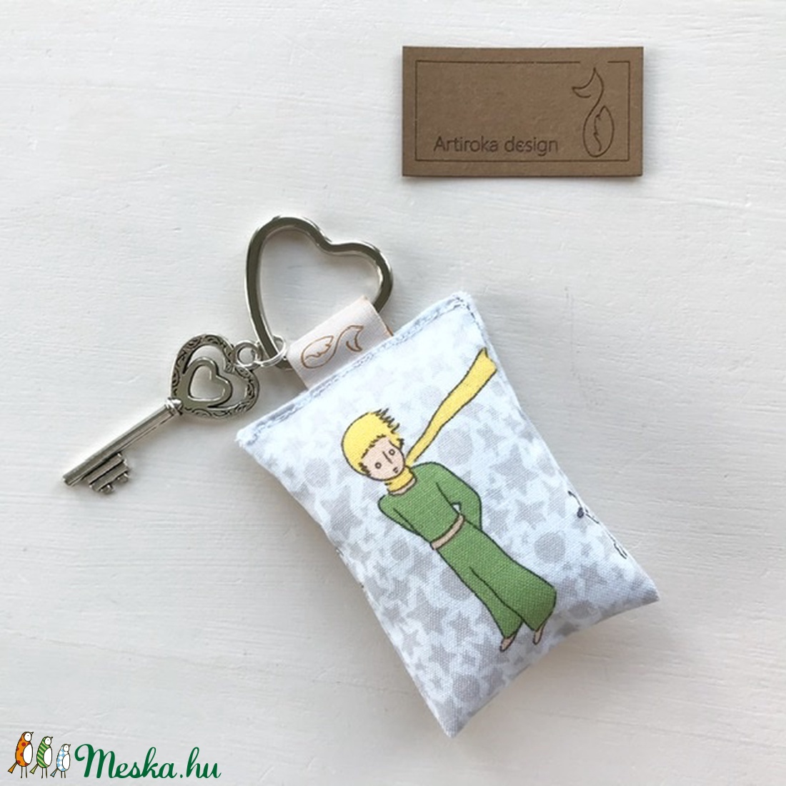 A Kis herceg és a róka mintás kulcstartó - Artiroka design - táska & tok - kulcstartó & táskadísz - kulcstartó - Meska.hu A Kis herceg és a róka mintás kulcstartó - Artiroka design - táska & tok - kulcstartó & táskadísz - kulcstartó - Meska.hu
