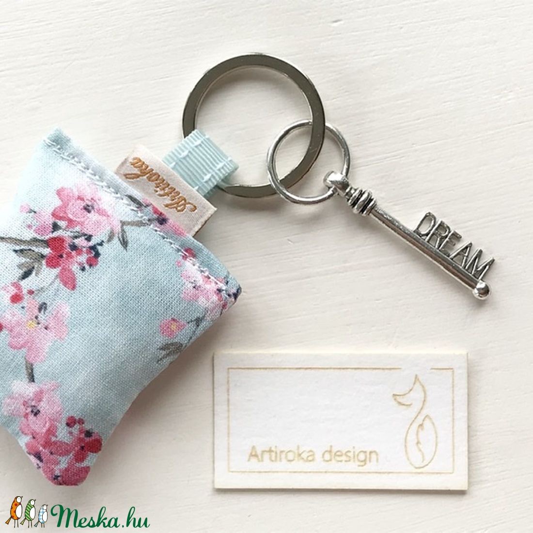 Cseresznyefavirág mintás kulcstartó, dream azaz álom feliratú kulcs díszítéssel - Artiroka design - táska & tok - kulcstartó & táskadísz - kulcstartó - Meska.hu Cseresznyefavirág mintás kulcstartó, dream azaz álom feliratú kulcs díszítéssel - Artiroka design - táska & tok - kulcstartó & táskadísz - kulcstartó - Meska.hu