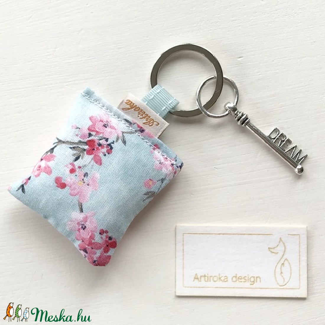 Cseresznyefavirág mintás kulcstartó, dream azaz álom feliratú kulcs díszítéssel - Artiroka design - táska & tok - kulcstartó & táskadísz - kulcstartó - Meska.hu Cseresznyefavirág mintás kulcstartó, dream azaz álom feliratú kulcs díszítéssel - Artiroka design - táska & tok - kulcstartó & táskadísz - kulcstartó - Meska.hu
