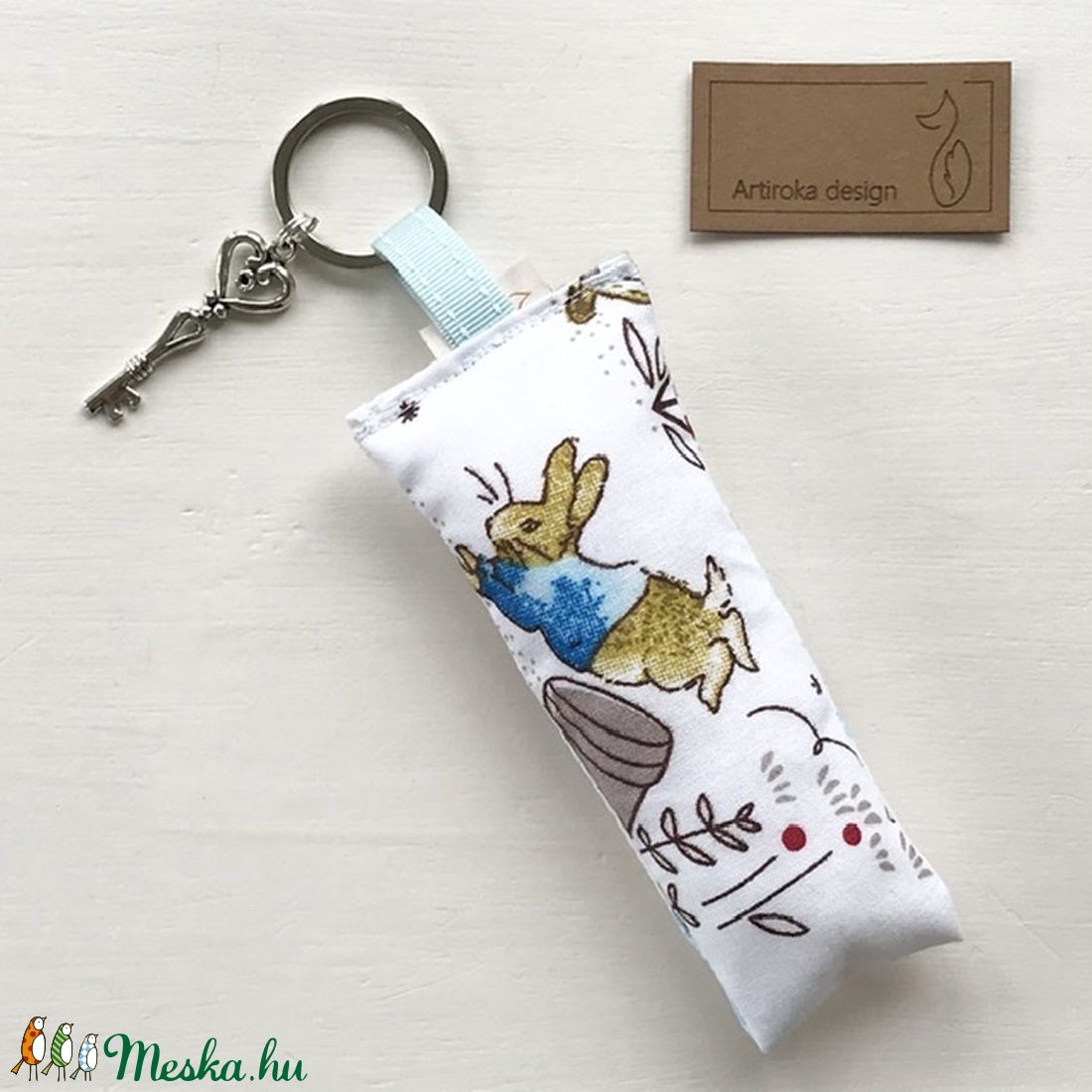 Nyuszi a réten, türkiz - fehér mintás kulcstartó kis vintage kulcs dísszel - Artiroka design - táska & tok - kulcstartó & táskadísz - kulcstartó - Meska.hu Nyuszi a réten, türkiz - fehér mintás kulcstartó kis vintage kulcs dísszel - Artiroka design - táska & tok - kulcstartó & táskadísz - kulcstartó - Meska.hu