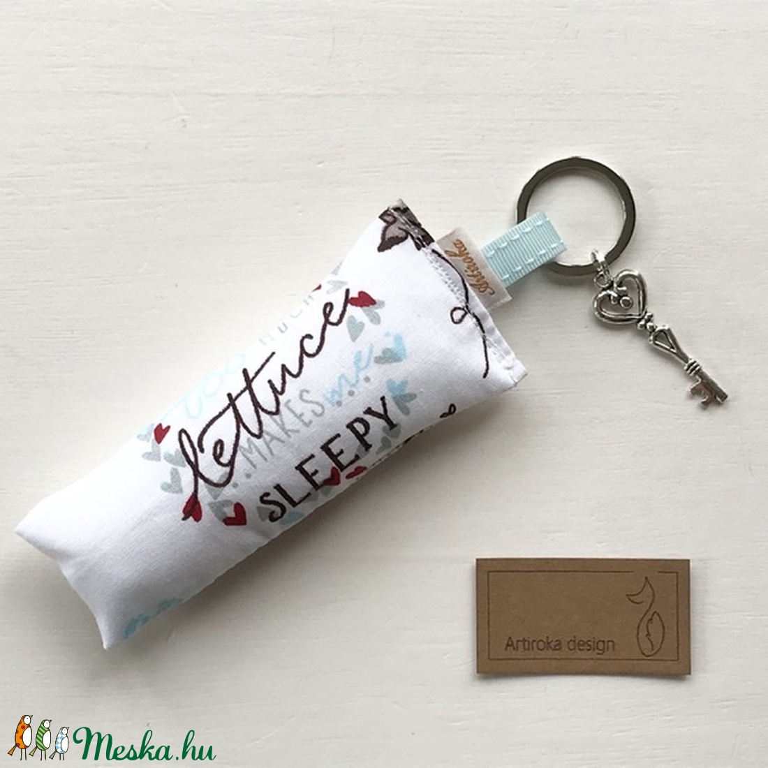 Nyuszi a réten, türkiz - fehér mintás kulcstartó kis vintage kulcs dísszel - Artiroka design - táska & tok - kulcstartó & táskadísz - kulcstartó - Meska.hu Nyuszi a réten, türkiz - fehér mintás kulcstartó kis vintage kulcs dísszel - Artiroka design - táska & tok - kulcstartó & táskadísz - kulcstartó - Meska.hu