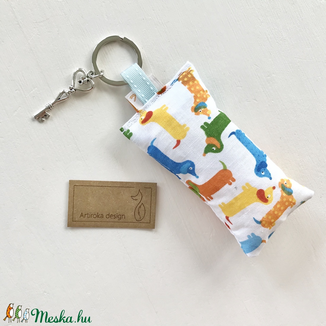 Tacskó kutya mintás kulcstartó, vintage kulcs díszítéssel - Artiroka design - táska & tok - kulcstartó & táskadísz - kulcstartó - Meska.hu Tacskó kutya mintás kulcstartó, vintage kulcs díszítéssel - Artiroka design - táska & tok - kulcstartó & táskadísz - kulcstartó - Meska.hu