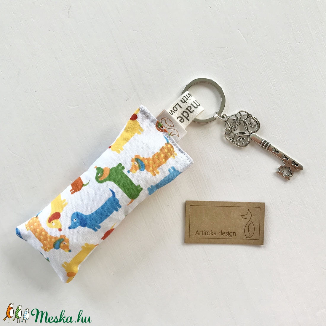 Tacskó kutya mintás kulcstartó, vintage kulcs díszítéssel - Artiroka design - táska & tok - kulcstartó & táskadísz - kulcstartó - Meska.hu Tacskó kutya mintás kulcstartó, vintage kulcs díszítéssel - Artiroka design - táska & tok - kulcstartó & táskadísz - kulcstartó - Meska.hu
