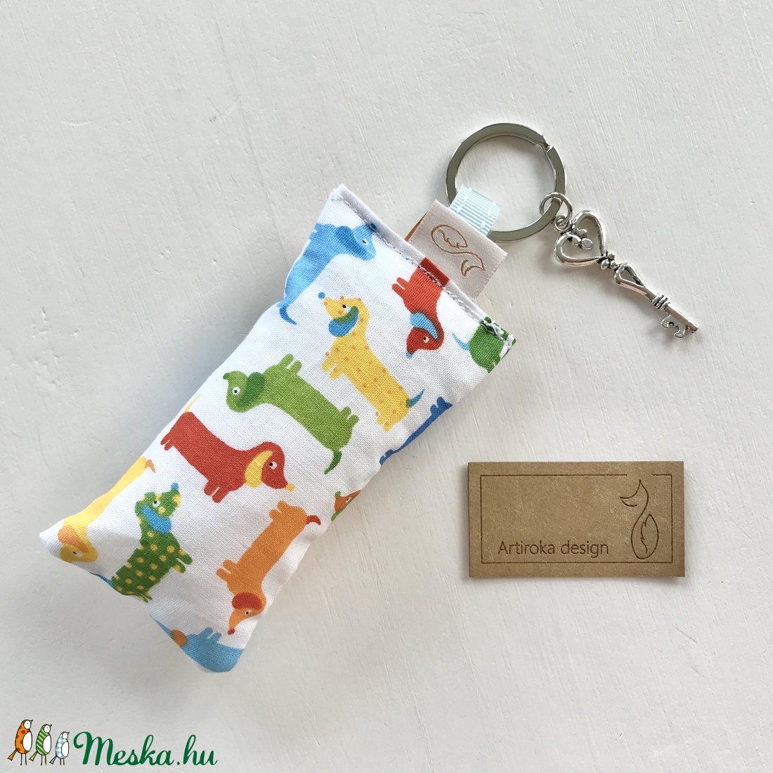 Tacskó kutya mintás kulcstartó, vintage kulcs díszítéssel - Artiroka design - táska & tok - kulcstartó & táskadísz - kulcstartó - Meska.hu Tacskó kutya mintás kulcstartó, vintage kulcs díszítéssel - Artiroka design - táska & tok - kulcstartó & táskadísz - kulcstartó - Meska.hu