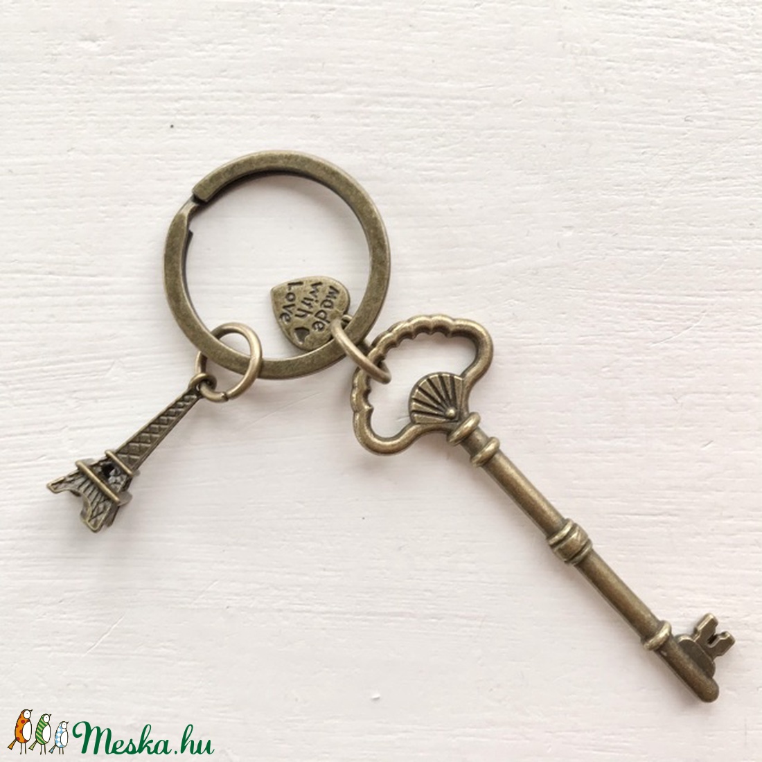 Eiffel torony mintás egyedi kulcstartó gyönyörű vintage kulcs dísszel - Artiroka design - táska & tok - kulcstartó & táskadísz - kulcstartó - Meska.hu Eiffel torony mintás egyedi kulcstartó gyönyörű vintage kulcs dísszel - Artiroka design - táska & tok - kulcstartó & táskadísz - kulcstartó - Meska.hu