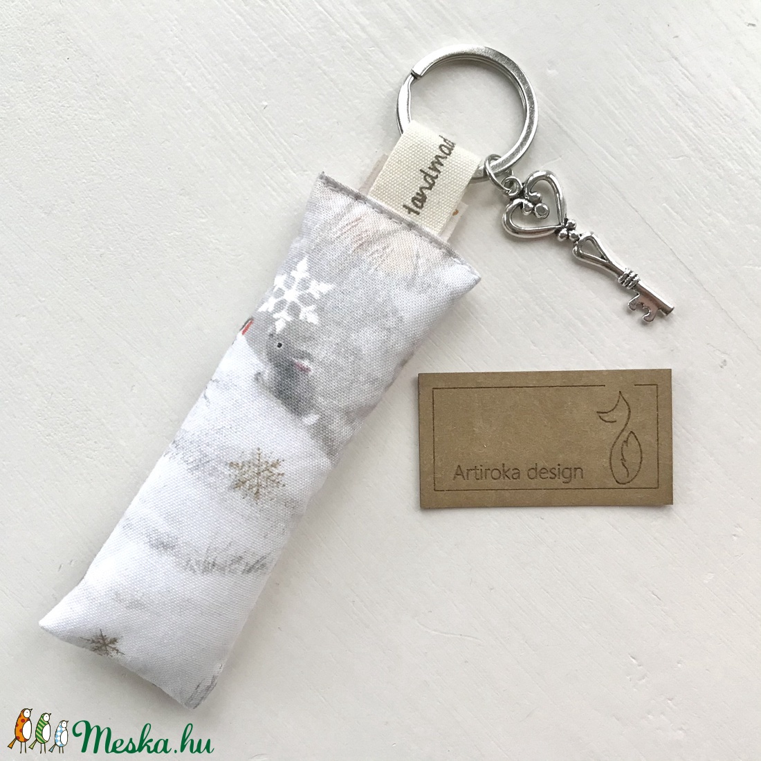 Nyuszi és vörösbegy mintás kulcstartó, kis vintage kulccsal - Artiroka design - táska & tok - kulcstartó & táskadísz - kulcstartó - Meska.hu Nyuszi és vörösbegy mintás kulcstartó, kis vintage kulccsal - Artiroka design - táska & tok - kulcstartó & táskadísz - kulcstartó - Meska.hu