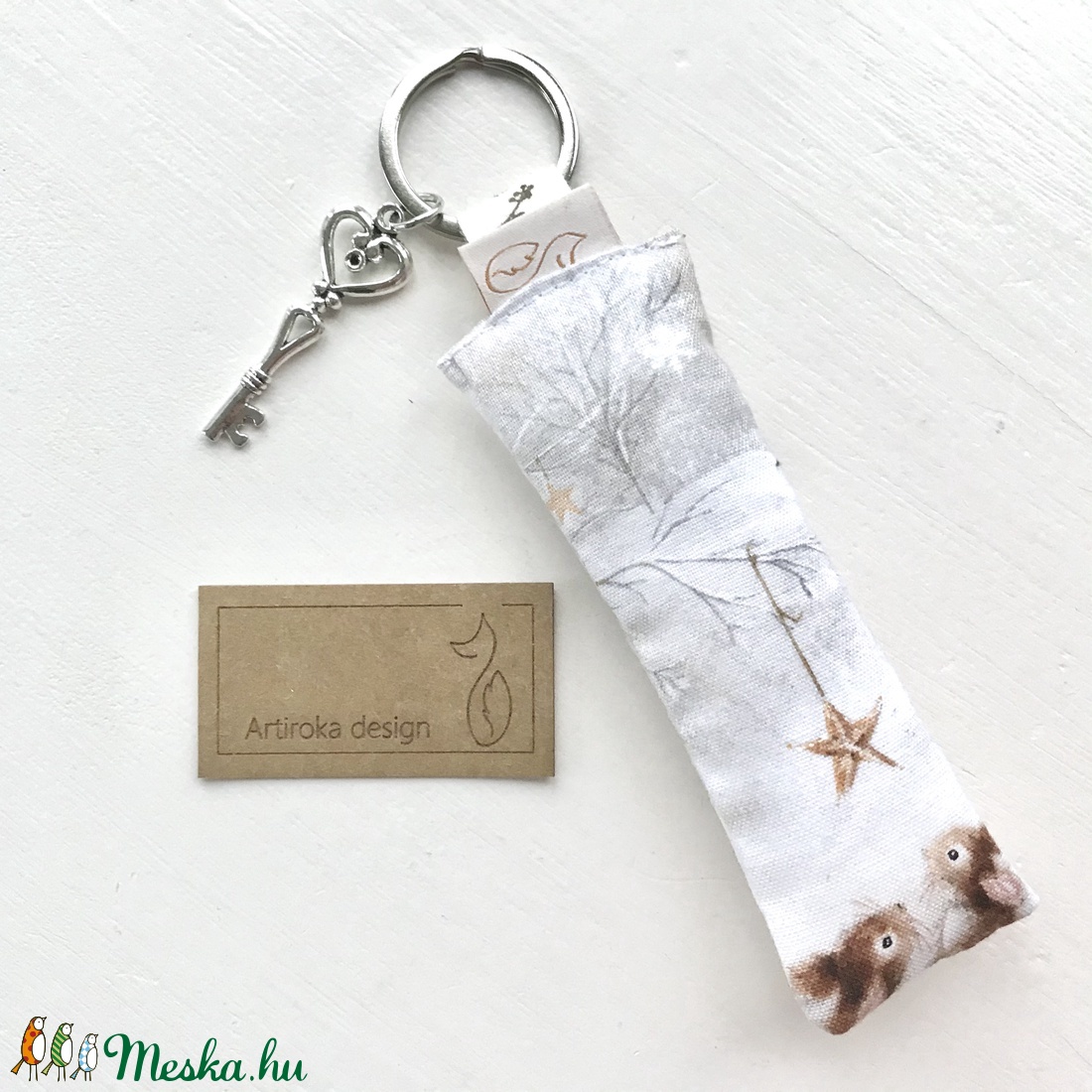 Nyuszi és vörösbegy mintás kulcstartó, kis vintage kulccsal - Artiroka design - táska & tok - kulcstartó & táskadísz - kulcstartó - Meska.hu Nyuszi és vörösbegy mintás kulcstartó, kis vintage kulccsal - Artiroka design - táska & tok - kulcstartó & táskadísz - kulcstartó - Meska.hu