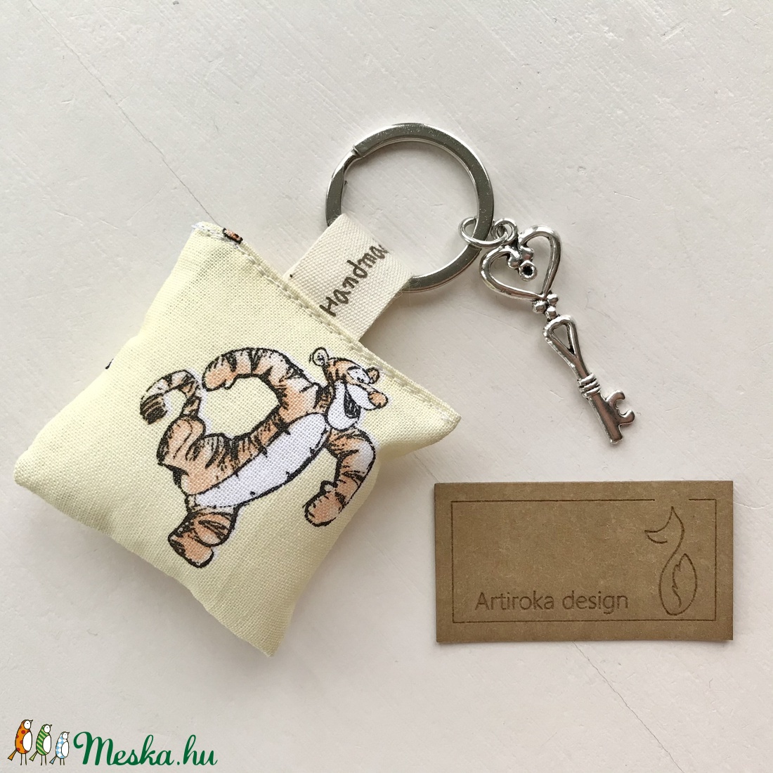 Vidám Tigris és Micimackó mintás pamut kulcstartó - Artiroka design - táska & tok - kulcstartó & táskadísz - kulcstartó - Meska.hu Vidám Tigris és Micimackó mintás pamut kulcstartó - Artiroka design - táska & tok - kulcstartó & táskadísz - kulcstartó - Meska.hu