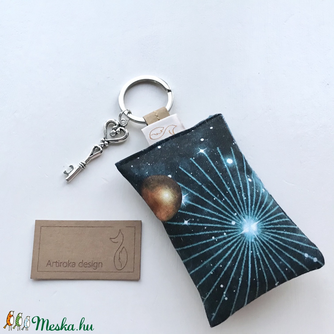 Űrhajó mintás egyedi kulcstartó prémium textilből kis vintage kulcs medállal - Artiroka design - táska & tok - kulcstartó & táskadísz - Meska.hu Űrhajó mintás egyedi kulcstartó prémium textilből kis vintage kulcs medállal - Artiroka design - táska & tok - kulcstartó & táskadísz - Meska.hu