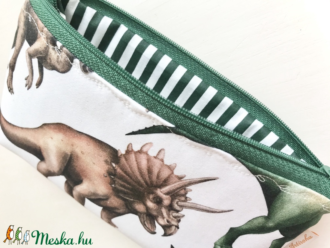Dinoszaurusz mintás neszesszer, szemüvegtok, tolltartó - Artiroka design - táska & tok - neszesszer - Meska.hu Dinoszaurusz mintás neszesszer, szemüvegtok, tolltartó - Artiroka design - táska & tok - neszesszer - Meska.hu