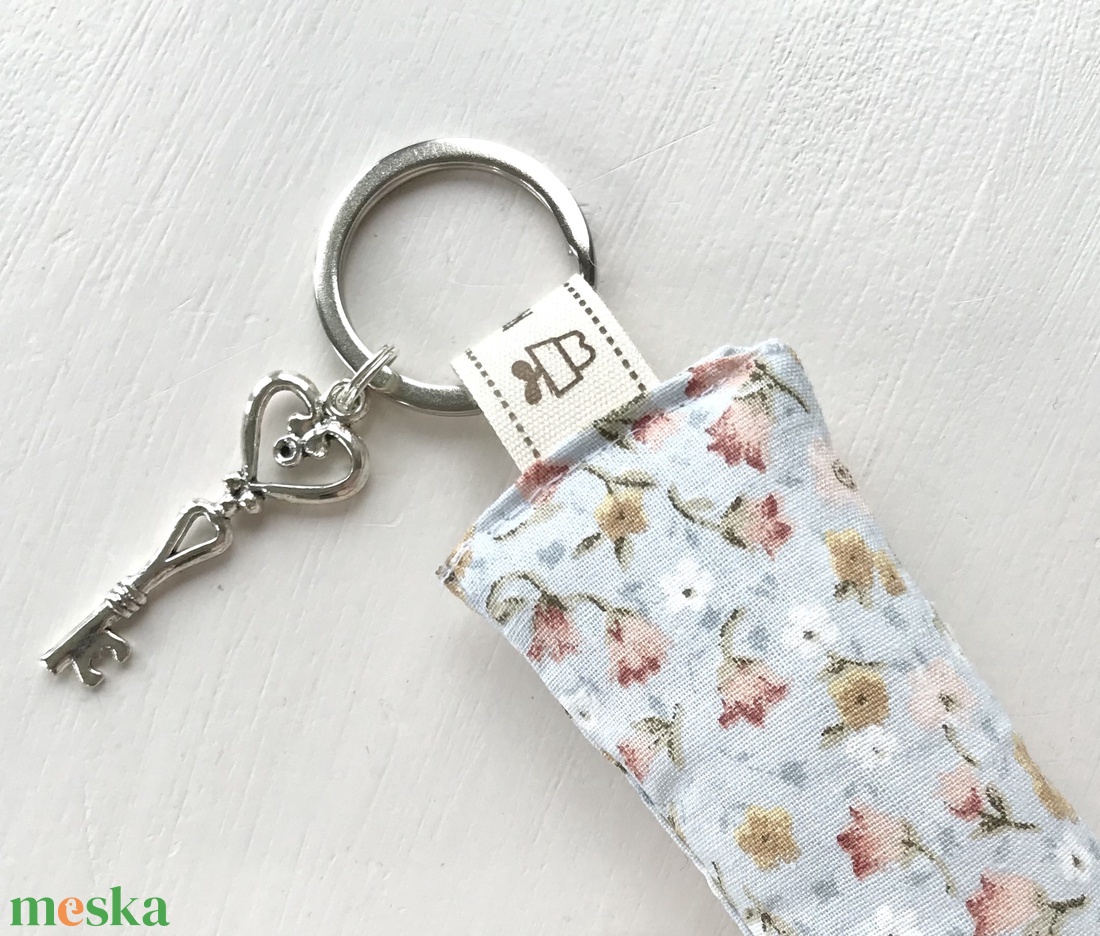 Virágos rét, egyedi kulcstartó, vintage kulcs dísszel - Artiroka design - táska & tok - kulcstartó & táskadísz - kulcstartó - Meska.hu Virágos rét, egyedi kulcstartó, vintage kulcs dísszel - Artiroka design - táska & tok - kulcstartó & táskadísz - kulcstartó - Meska.hu