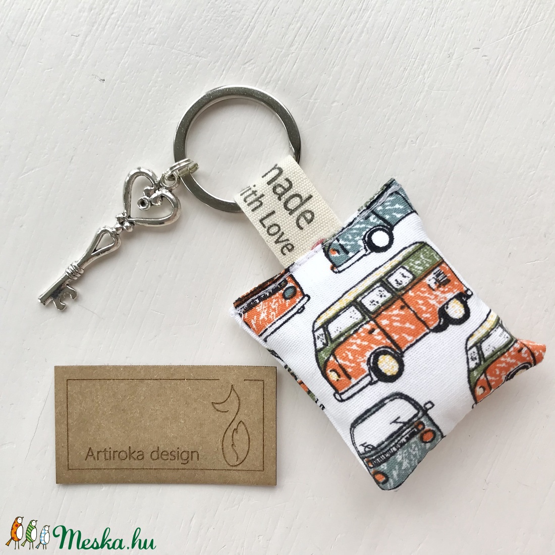Retro VW autó és busz mintás kulcstartó, vintage kulcs díszítéssel - Artiroka design - táska & tok - kulcstartó & táskadísz - kulcstartó - Meska.hu Retro VW autó és busz mintás kulcstartó, vintage kulcs díszítéssel - Artiroka design - táska & tok - kulcstartó & táskadísz - kulcstartó - Meska.hu