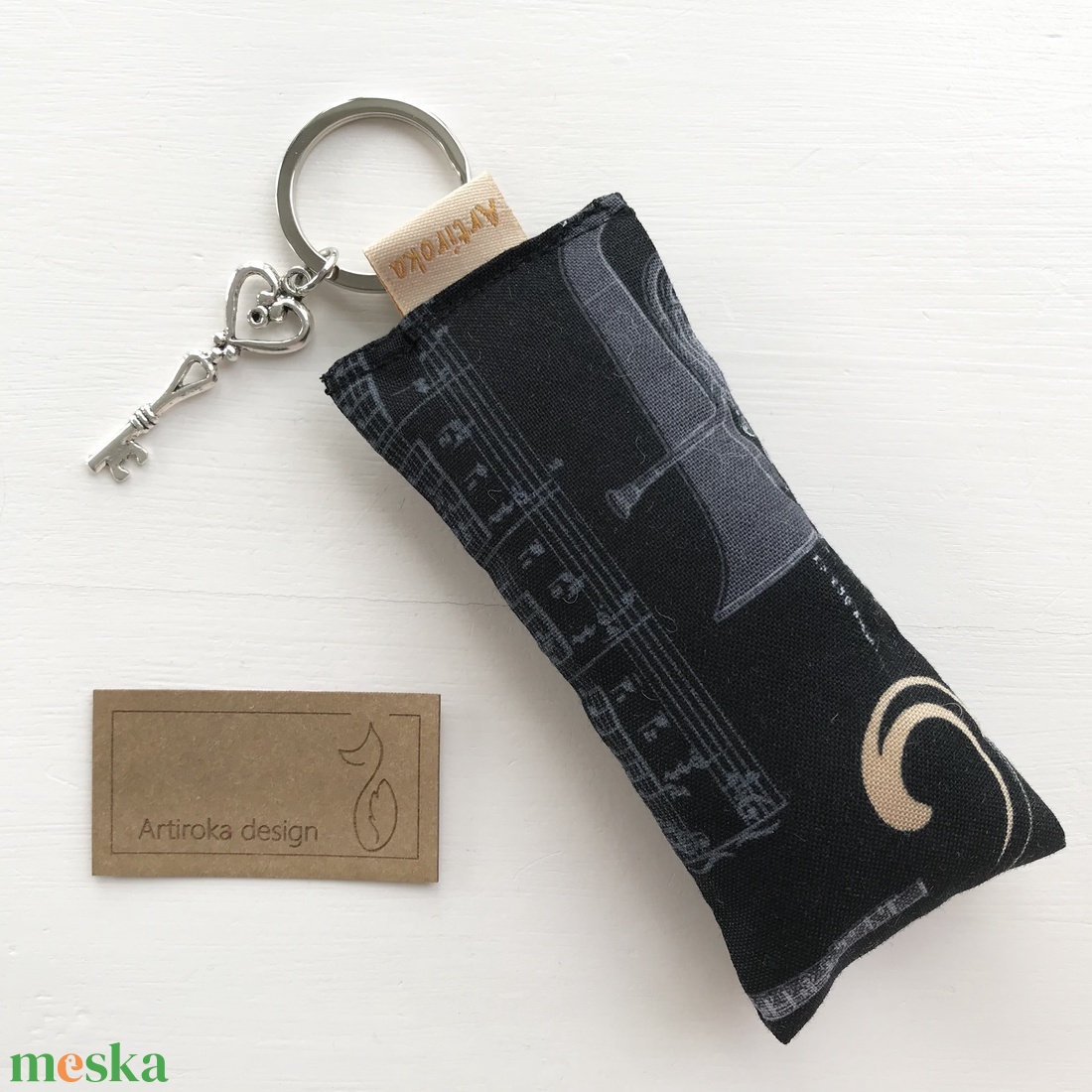Gitár mintás egyedi kulcstartó - Artiroka design - táska & tok - kulcstartó & táskadísz - kulcstartó - Meska.hu Gitár mintás egyedi kulcstartó - Artiroka design - táska & tok - kulcstartó & táskadísz - kulcstartó - Meska.hu