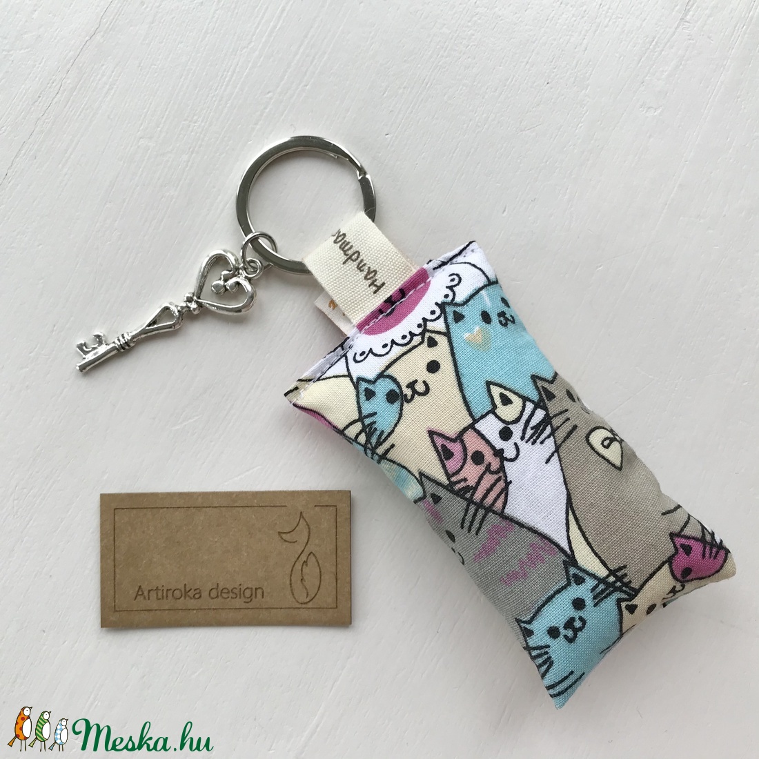 Cica mintás vidám kulcstartó + vintage kulcs - Artiroka design - táska & tok - kulcstartó & táskadísz - Meska.hu Cica mintás vidám kulcstartó + vintage kulcs - Artiroka design - táska & tok - kulcstartó & táskadísz - Meska.hu