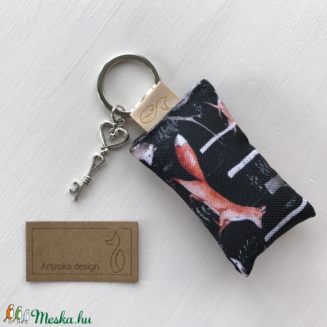 Holdfényben sétáló róka - egyedi kulcstartó vintage kulcs medállal - Artiroka design - táska & tok - kulcstartó & táskadísz - kulcstartó - Meska.hu Holdfényben sétáló róka - egyedi kulcstartó vintage kulcs medállal - Artiroka design - táska & tok - kulcstartó & táskadísz - kulcstartó - Meska.hu