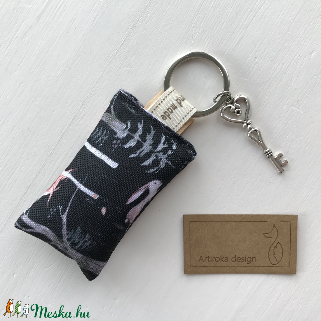 Holdfényben sétáló róka - egyedi kulcstartó vintage kulcs medállal - Artiroka design - táska & tok - kulcstartó & táskadísz - kulcstartó - Meska.hu Holdfényben sétáló róka - egyedi kulcstartó vintage kulcs medállal - Artiroka design - táska & tok - kulcstartó & táskadísz - kulcstartó - Meska.hu