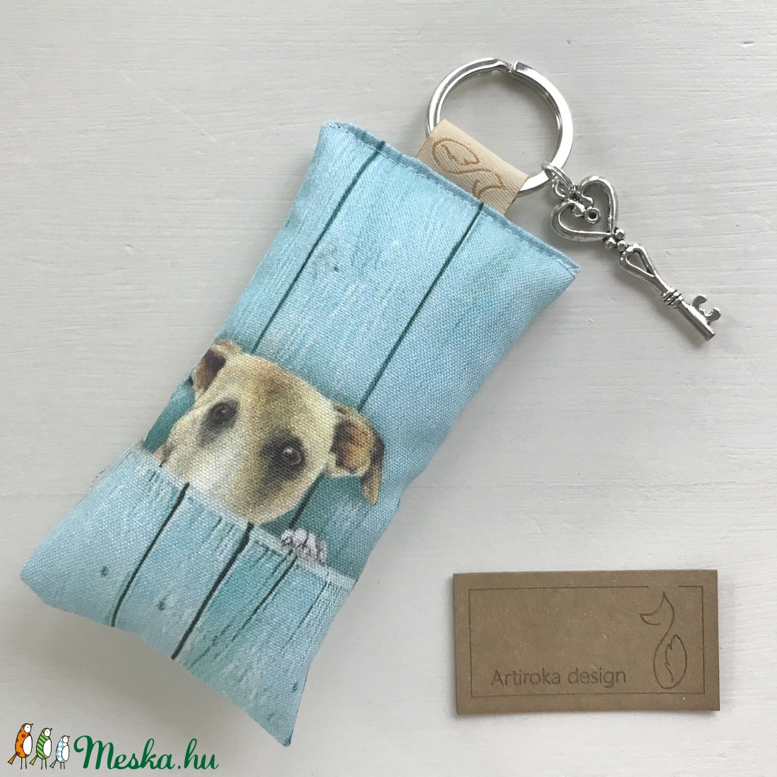 Agár kutya mintás kulcstartó, kis vintage kulccsal - Artiroka design - táska & tok - kulcstartó & táskadísz - kulcstartó - Meska.hu Agár kutya mintás kulcstartó, kis vintage kulccsal - Artiroka design - táska & tok - kulcstartó & táskadísz - kulcstartó - Meska.hu
