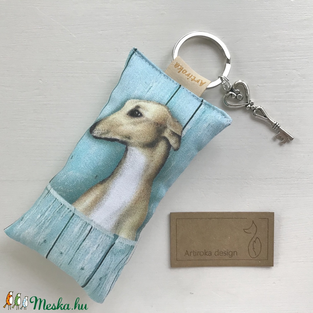 Agár kutya mintás kulcstartó, kis vintage kulccsal - Artiroka design - táska & tok - kulcstartó & táskadísz - kulcstartó - Meska.hu Agár kutya mintás kulcstartó, kis vintage kulccsal - Artiroka design - táska & tok - kulcstartó & táskadísz - kulcstartó - Meska.hu