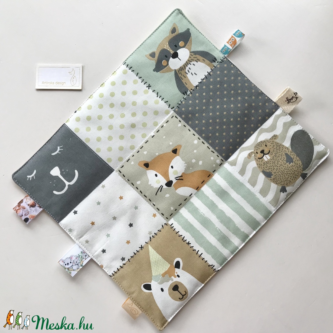 Róka, mackó, mosómedve, hód, pingvin és bagoly mintás címkekendő, készségfejlesztő babajáték - Artiroka design - játék & gyerek - 3 éves kor alattiaknak - alvóka & rongyi - Meska.hu Róka, mackó, mosómedve, hód, pingvin és bagoly mintás címkekendő, készségfejlesztő babajáték - Artiroka design - játék & gyerek - 3 éves kor alattiaknak - alvóka & rongyi - Meska.hu