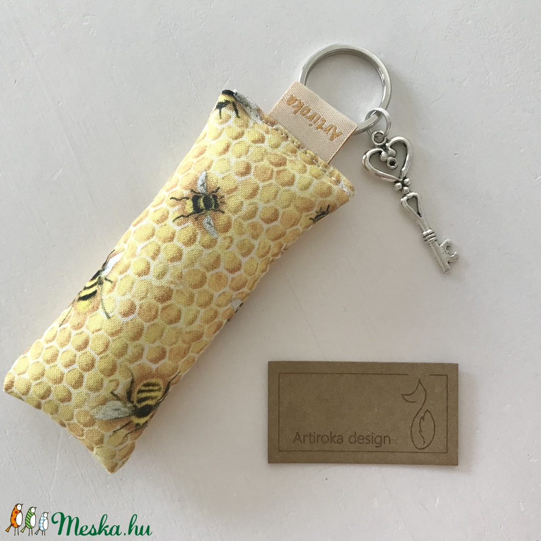 Méhecske, méhkaptár mintás, egyedi kulcstartó, vintage kulcs dísszel - Anyák napja - Artiroka design - táska & tok - kulcstartó & táskadísz - Meska.hu Méhecske, méhkaptár mintás, egyedi kulcstartó, vintage kulcs dísszel - Anyák napja - Artiroka design - táska & tok - kulcstartó & táskadísz - Meska.hu