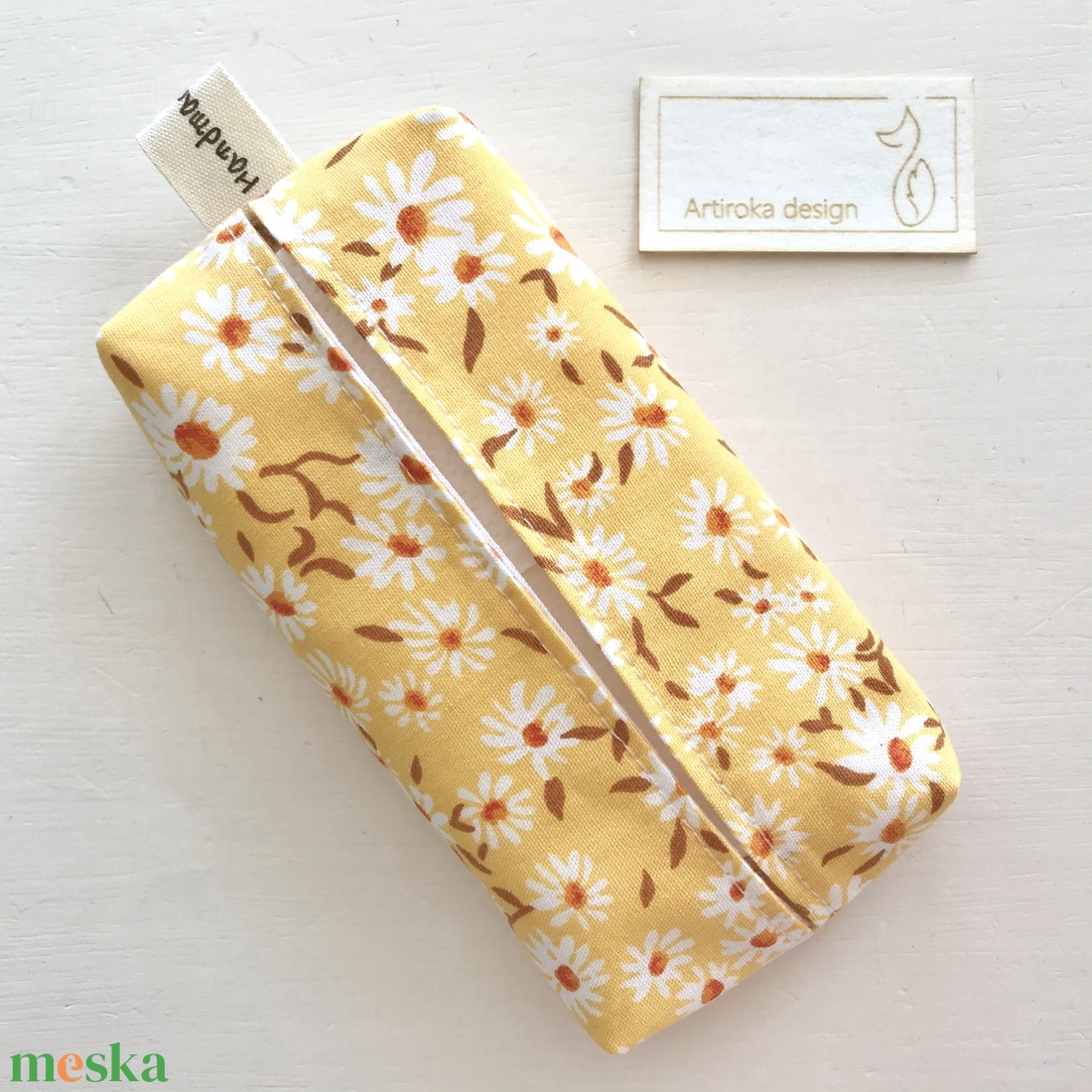Margaréta virág mintás bélelt papírzsebkendő tartó - Artiroka design - táska & tok - pénztárca & más tok - zsebkendőtartó tok - Meska.hu Margaréta virág mintás bélelt papírzsebkendő tartó - Artiroka design - táska & tok - pénztárca & más tok - zsebkendőtartó tok - Meska.hu