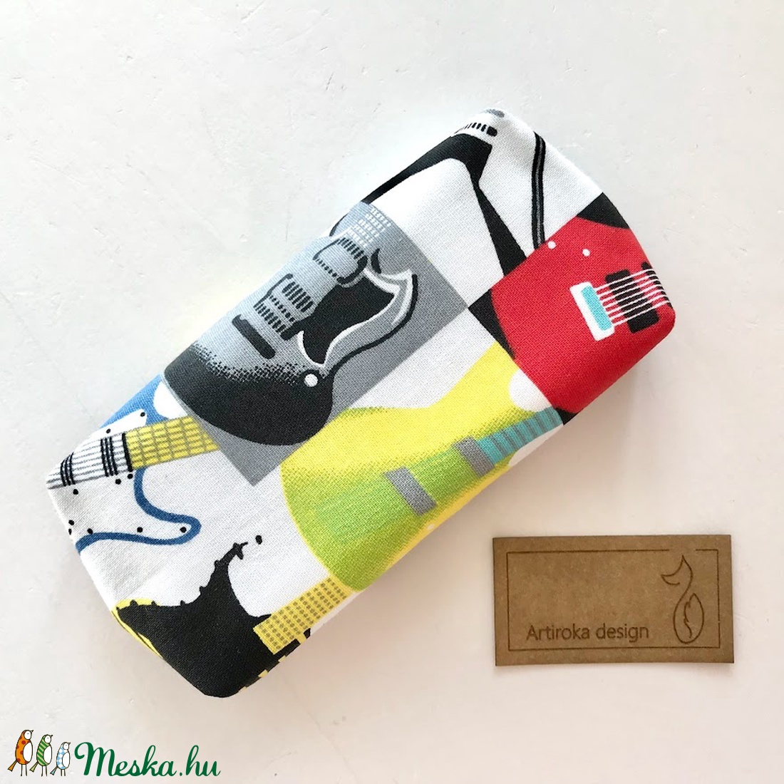 Gitár mintás bélelt papírzsebkendő tartó - Artiroka design - táska & tok - pénztárca & más tok - zsebkendőtartó tok - Meska.hu Gitár mintás bélelt papírzsebkendő tartó - Artiroka design - táska & tok - pénztárca & más tok - zsebkendőtartó tok - Meska.hu