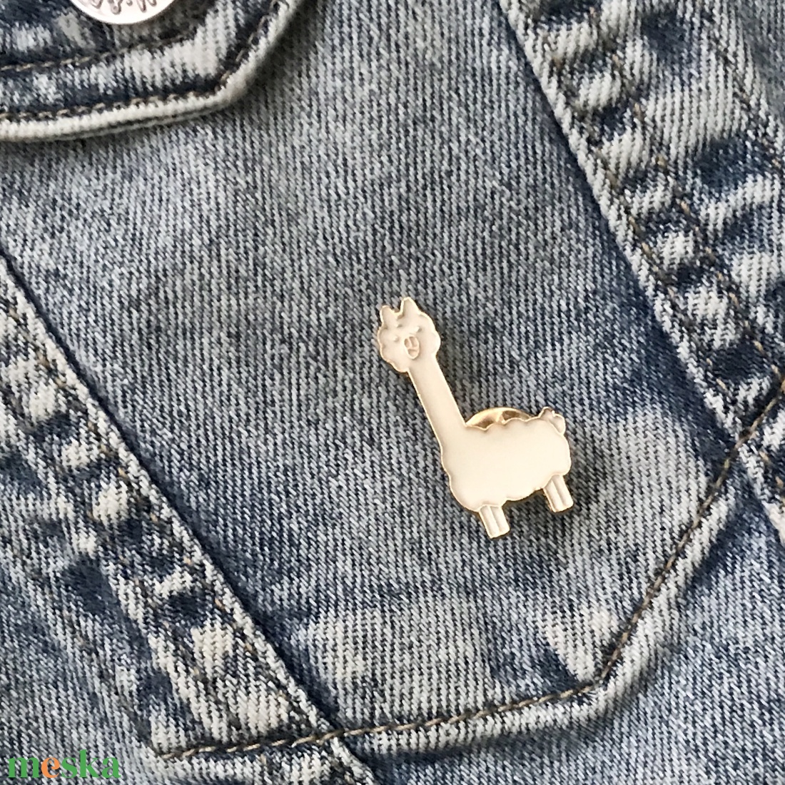 Láma mintás kitűző - Mesedoboz - ékszer - kitűző és bross - kitűző - Meska.hu Láma mintás kitűző - Mesedoboz - ékszer - kitűző és bross - kitűző - Meska.hu