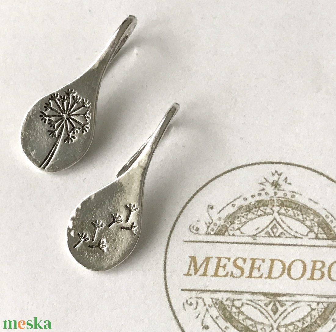 Pitypangok nyomatos ezüst színű fülbevaló - Mesedoboz - ékszer - fülbevaló - lógó fülbevaló - Meska.hu Pitypangok nyomatos ezüst színű fülbevaló - Mesedoboz - ékszer - fülbevaló - lógó fülbevaló - Meska.hu