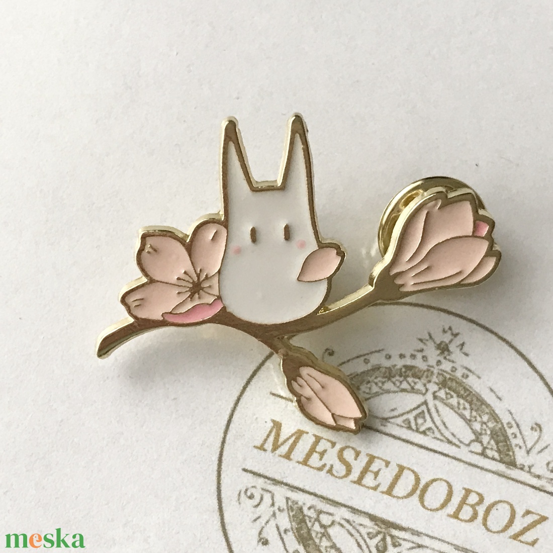 Cseresznyefavirág kismadárral - kitűző, bross   - Mesedoboz - ékszer - kitűző és bross - Meska.hu