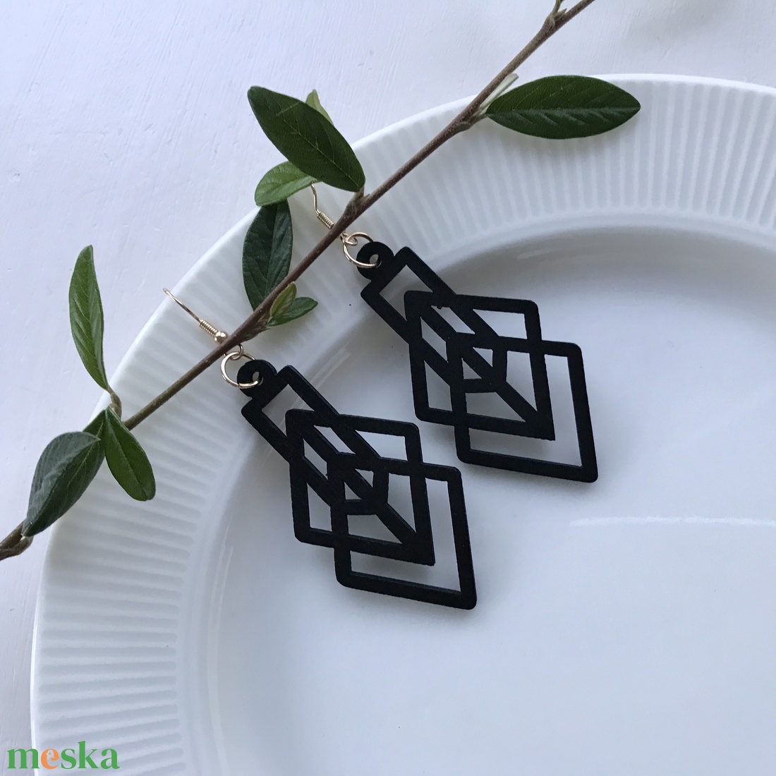 Fából készült, elegáns, különleges fülbevaló - Mesedoboz - ékszer - fülbevaló - lógó fülbevaló - Meska.hu Fából készült, elegáns, különleges fülbevaló - Mesedoboz - ékszer - fülbevaló - lógó fülbevaló - Meska.hu