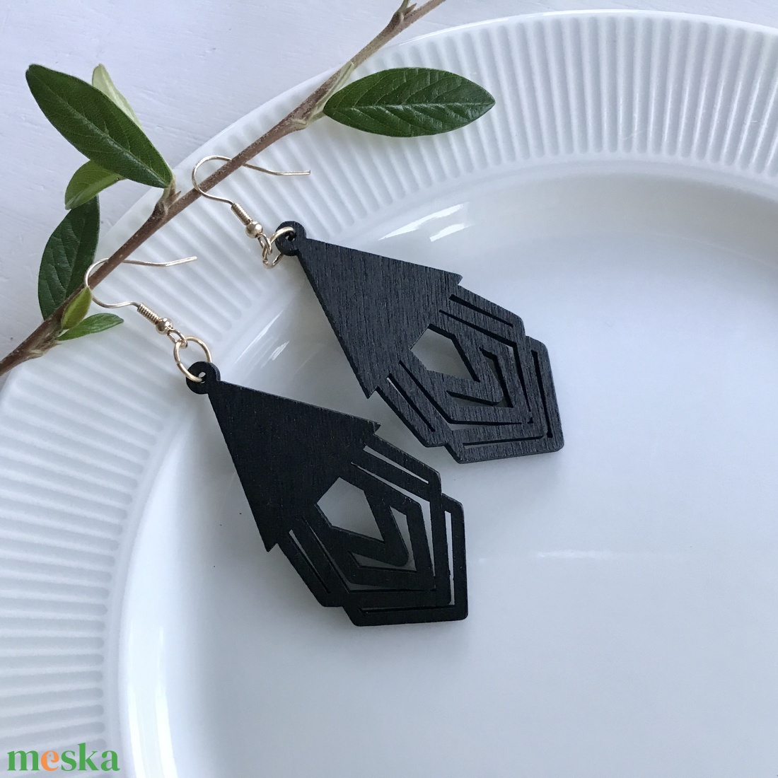 Fából készült, elegáns, különleges fülbevaló - Mesedoboz - ékszer - fülbevaló - lógó fülbevaló - Meska.hu Fából készült, elegáns, különleges fülbevaló - Mesedoboz - ékszer - fülbevaló - lógó fülbevaló - Meska.hu