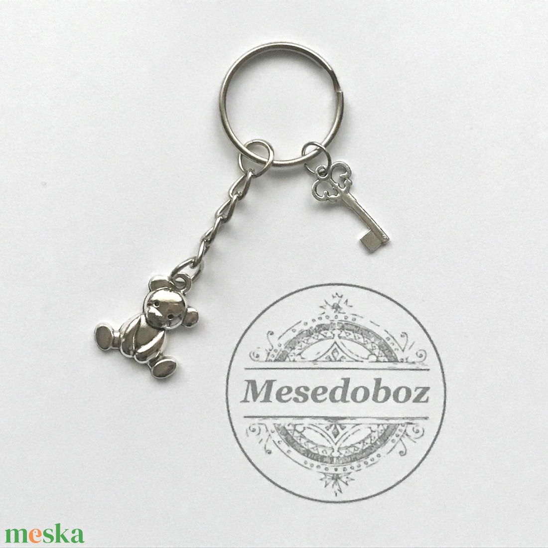 Mackó kulcstartó kulcs medállal  - Mesedoboz - táska & tok - kulcstartó & táskadísz - kulcstartó - Meska.hu