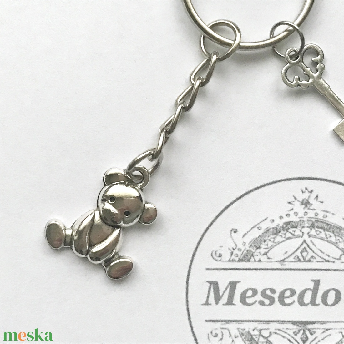 Mackó kulcstartó kulcs medállal  - Mesedoboz - táska & tok - kulcstartó & táskadísz - kulcstartó - Meska.hu