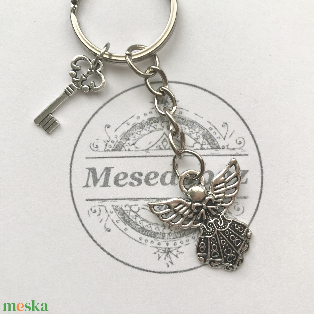 Angyali üdvözlet kulcstartó kulcs medállal  - Mesedoboz - táska & tok - kulcstartó & táskadísz - kulcstartó - Meska.hu