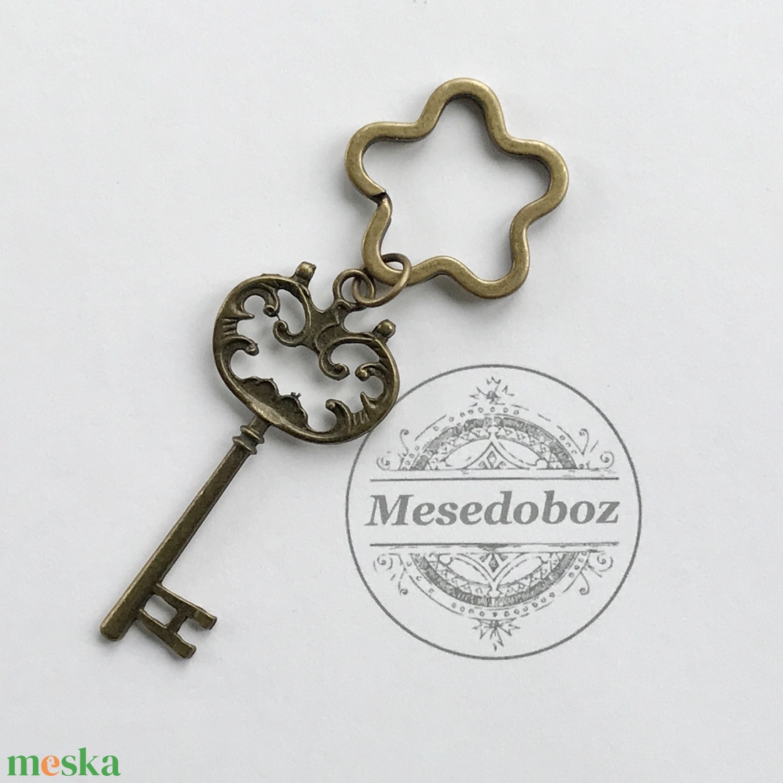 Vintage régi kulcs, csillag alakú kulcskarikán  - Mesedoboz - táska & tok - kulcstartó & táskadísz - kulcstartó - Meska.hu