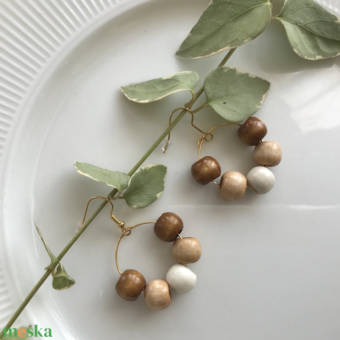 Natúr, fagyöngyös,  karika fülbevaló, capuccino színben - ékszer - fülbevaló - karika fülbevaló - Meska.hu