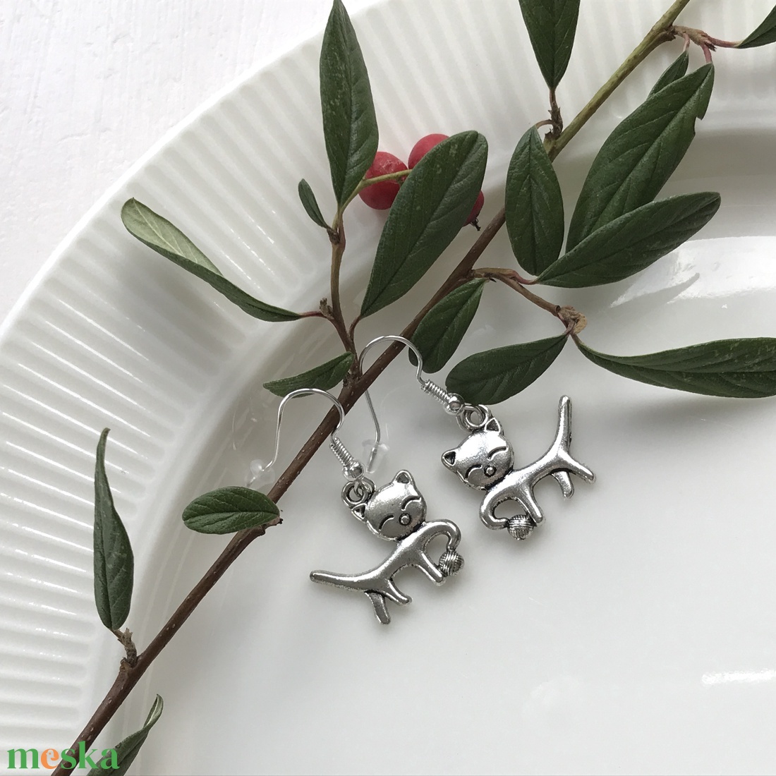 Cicás fülbevaló  - ékszer - fülbevaló - lógó fülbevaló - Meska.hu