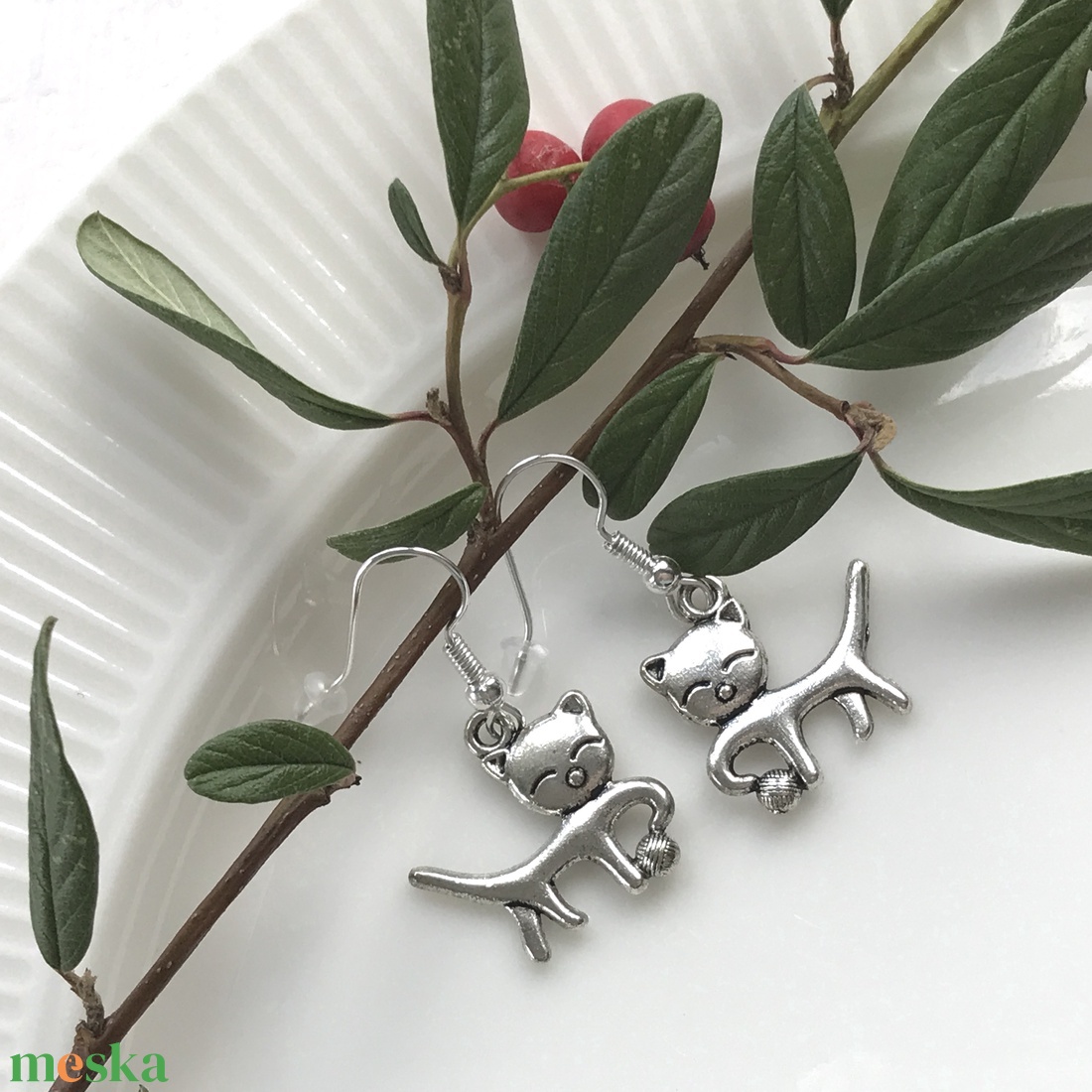 Cicás fülbevaló  - ékszer - fülbevaló - lógó fülbevaló - Meska.hu
