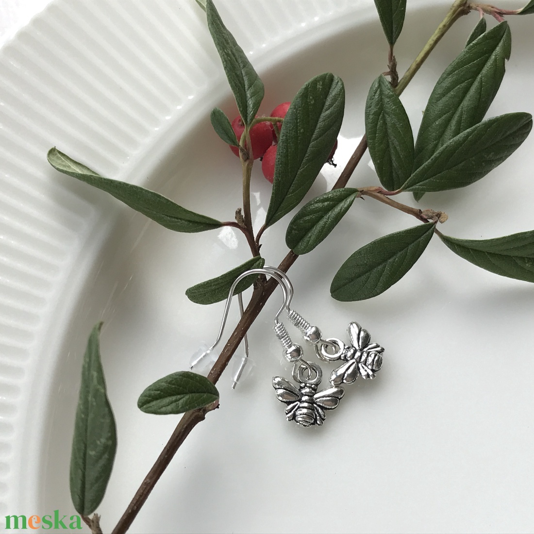 Méhecske fülbevaló pár  - ékszer - fülbevaló - lógó fülbevaló - Meska.hu