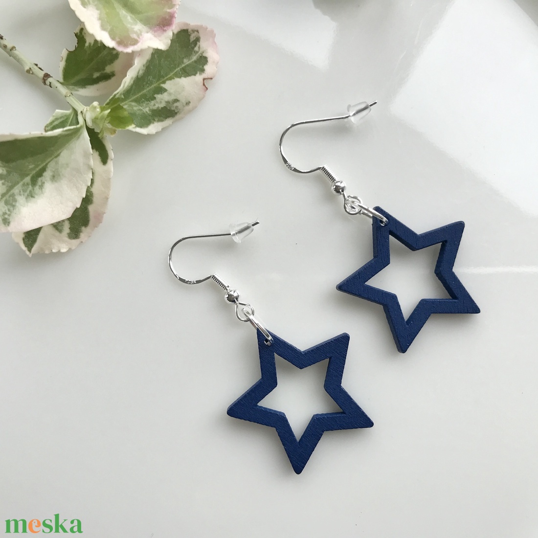 Fából készült, csillag fülbevaló több színben  - Mesedoboz - ékszer - fülbevaló - lógó fülbevaló - Meska.hu