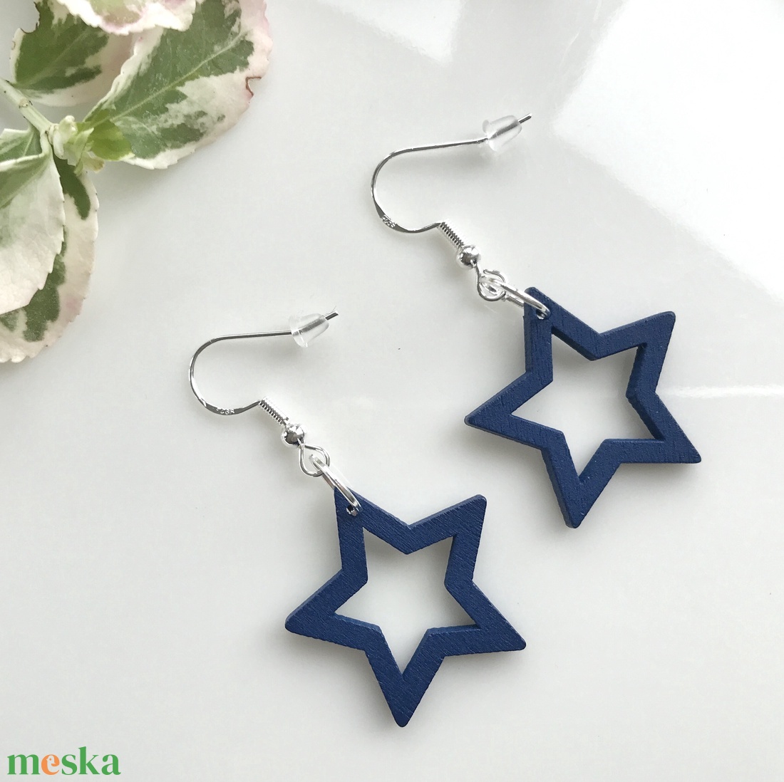 Fából készült, csillag fülbevaló kék színben - Mesedoboz - ékszer - fülbevaló - lógó fülbevaló - Meska.hu
